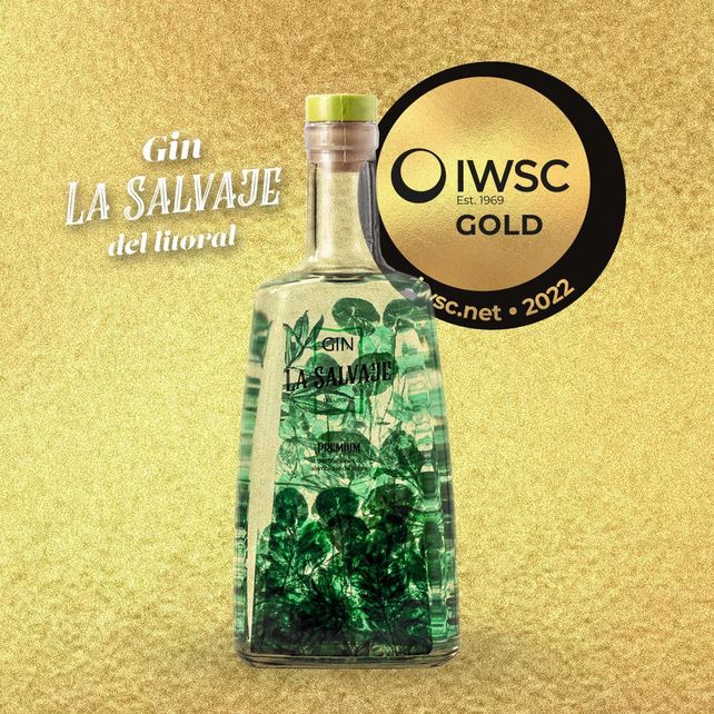 La bebida que pronto se fabricará en Roldán obtuvo medalla de oro como mejor gin contemporáneo.
