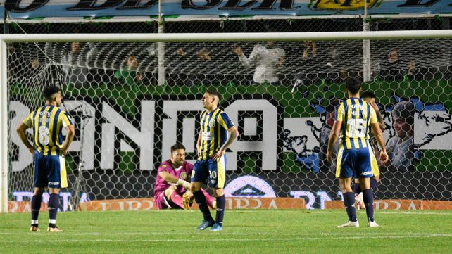 En cancha de Banfield el canalla sufrió una de las tantas derrotas que tuvo en la Copa de la Liga.