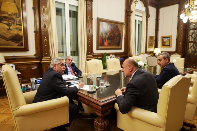 Perotti y Javkin se trajeron la promesa de 300 gendarmes más para Rosario tras la reunión con el presidente