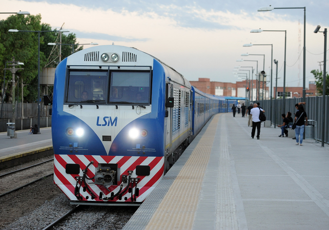 Dos nenes murieron atropellados por un tren cuando trataban de rescatar a su perro