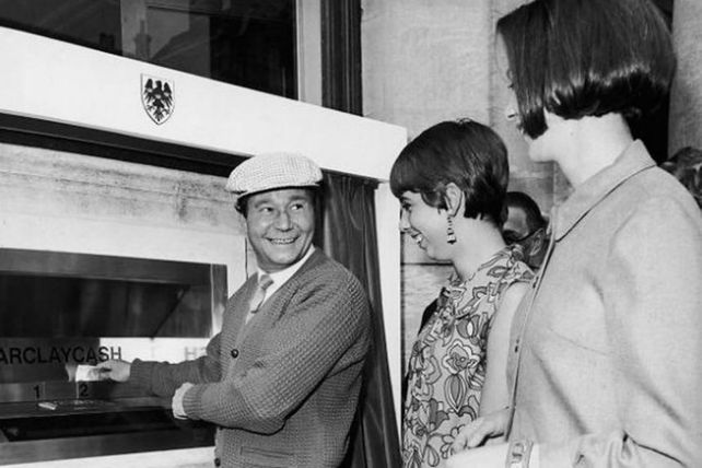 El cómico Reg Varney