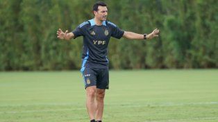 Scaloni no convocaría a los jugadores del medio local en la próxima fecha FIFA