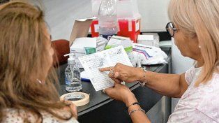 Continúa la vacunación contra la gripe y neumonía en Santa Fe