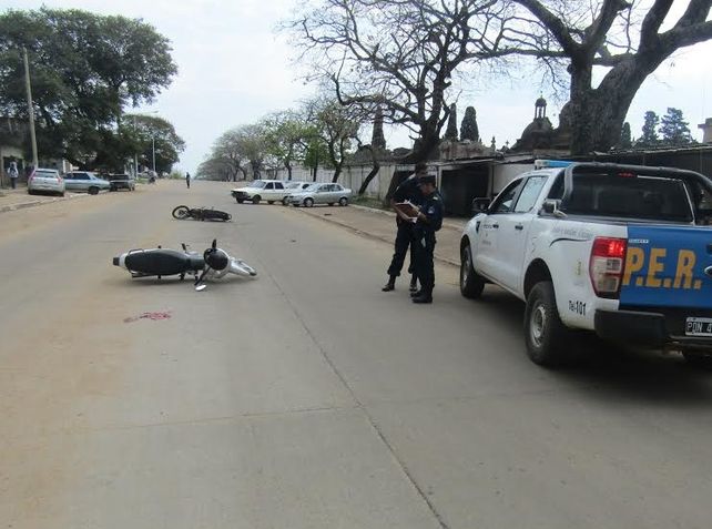Fuerte choque de motos: ambos conductores sufrieron heridas graves