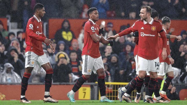 Manchester United ganó y crece en la Premier League Manchester United ganó y crece en la Premier League