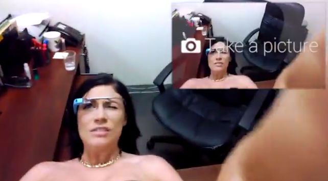 Presentaron el avance del primer video porno grabado con el dispositivo  Google Glass