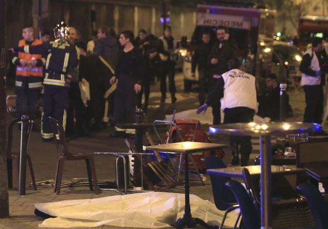 Mueren al menos 40 personas en tiroteos y explosiones simultáneos en París