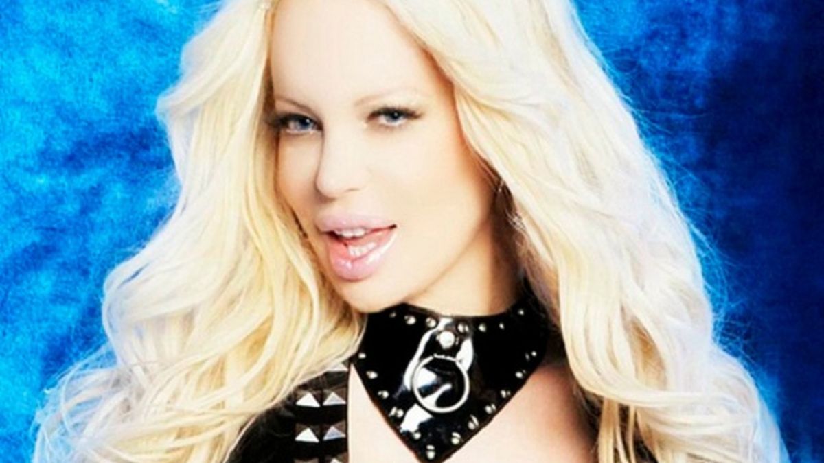 Sabrina Sabrok Se Aumenta El Busto Por Puro Placer