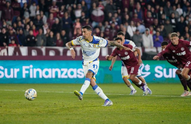 Angelito impacta de zurda y, de penal, marca el gol del triunfo de Central contra Lanús.