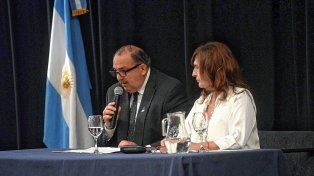 Poletti junto a la presidenta del Concejo Municipal, Adriana Chuchi Molina.