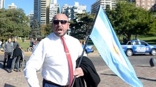 Darío Marcelo Contreras, una vez más implicado en agresiones durante manifestaciones anticuarentena, como ocurrió hace un año.