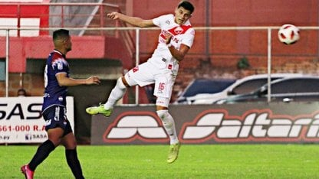 Después de cuatro meses volvió el fútbol en Paraguay.