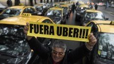 Los taxistas encabezaron las protestas para impedir el desembarco de Uber a Rosario. Los taxistas encabezaron las protestas para impedir el desembarco de Uber a Rosario.