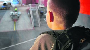 Restituyen un chico a su padre que vive en Italia