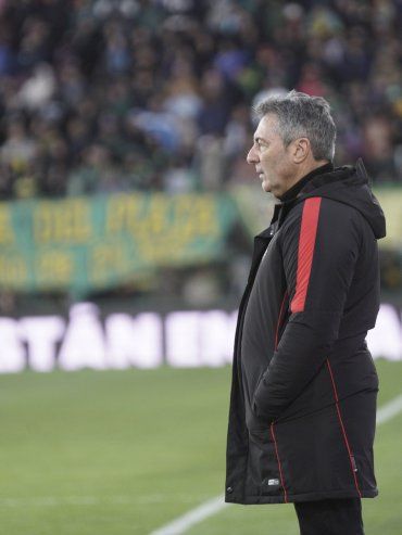 Kudelka tras la derrota de Newells: Será un campeonato bravo y dificultoso