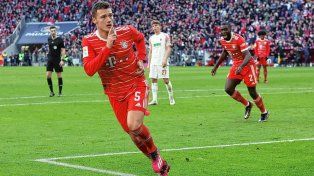 Bayern Munich dio cuenta de Ausburgo y quedó como líder transitorio en la Bundesliga