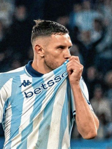 Con un gol de Maravilla Martínez, Racing le ganó a Boca Juniors y es finalista
