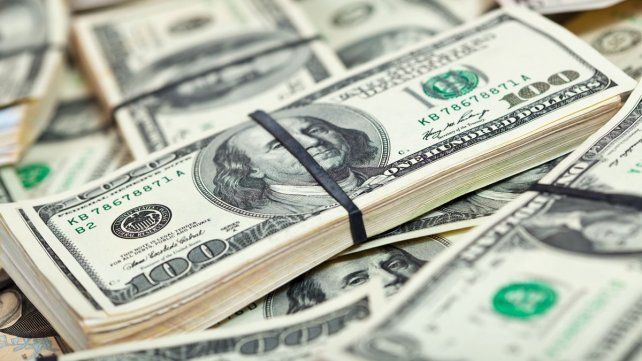 Subas en el dólar: el blue y el oficial lideraron los aumentos