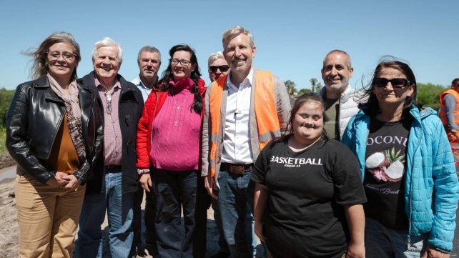 Frigerio supervisó el avance de obras en la ruta provincial 20
