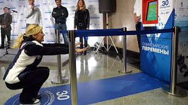 Los ususarios del metro moscovita se ponen en estado para viajar gratis.