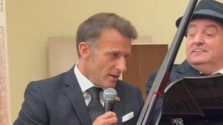 Macron debutó como cantante en una cena de Estado en Armenia