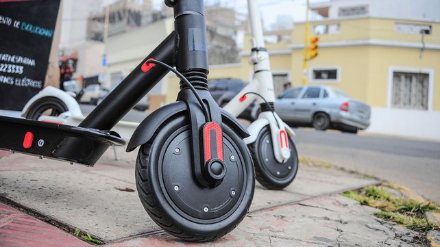 Monopatines eléctricos ya circulan por las calles de Paraná