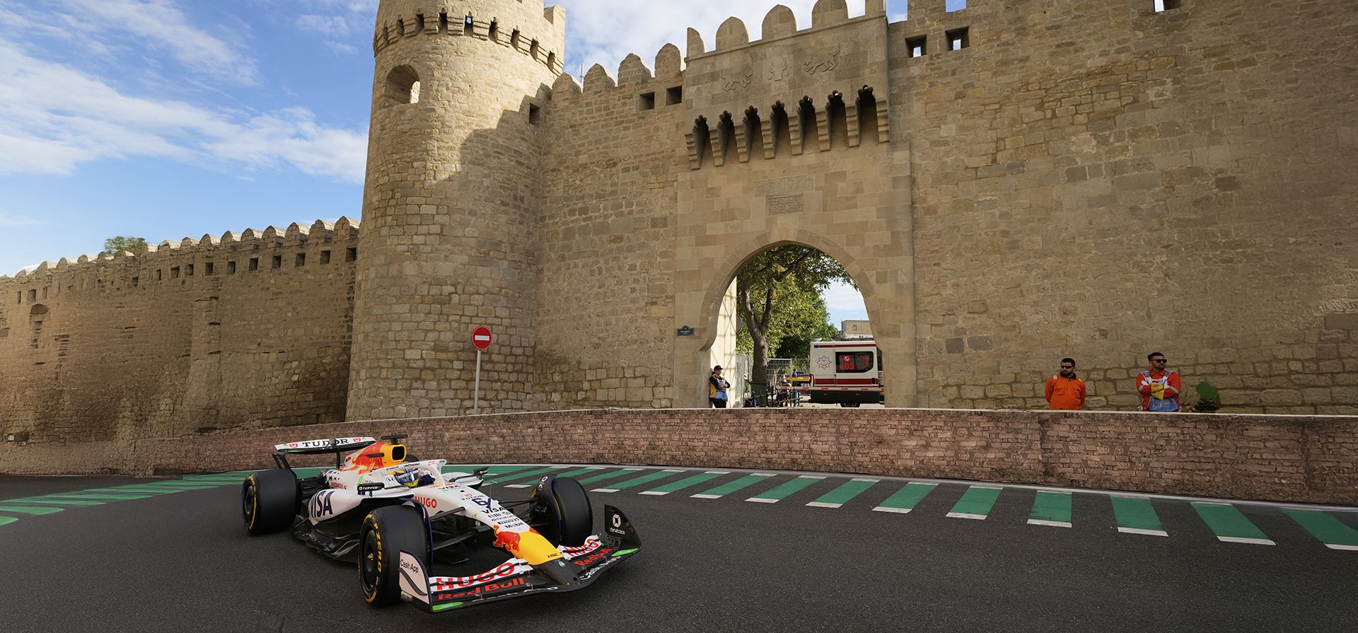 El piloto francés de Racing Bulls, Isack Hadjar, en acción durante la clasificación para el Gran Premio de Fórmula Uno de Azerbaiyán en Bakú, Azerbaiyán, el sábado 20 de septiembre de 2025. (Foto AP/Darko Bandic) El piloto francés de Racing Bulls, Isack Hadjar, en acción durante la clasificación para el Gran Premio de Fórmula Uno de Azerbaiyán en Bakú, Azerbaiyán, el sábado 20 de septiembre de 2025. (Foto AP/Darko Bandic)