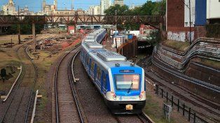 Un ciclista que circulaba con auriculares murió atropellado por un tren en Buenos Aires