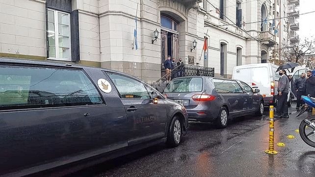 Los empleados de funerarias de la ciudad de Santa Fe se manifestaron para pedir vacunación