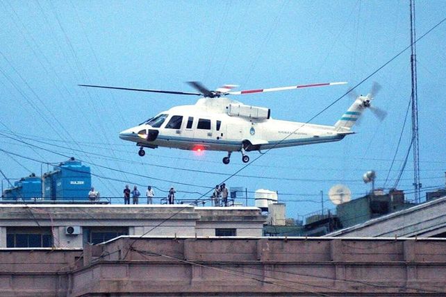 Diciembre de 2001: rompió el silencio el piloto que extrajo a De la Rúa de la Casa Rosada en helicóptero
