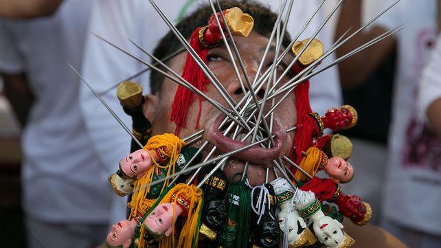 Las postales del extraño festival vegetariano tailandés