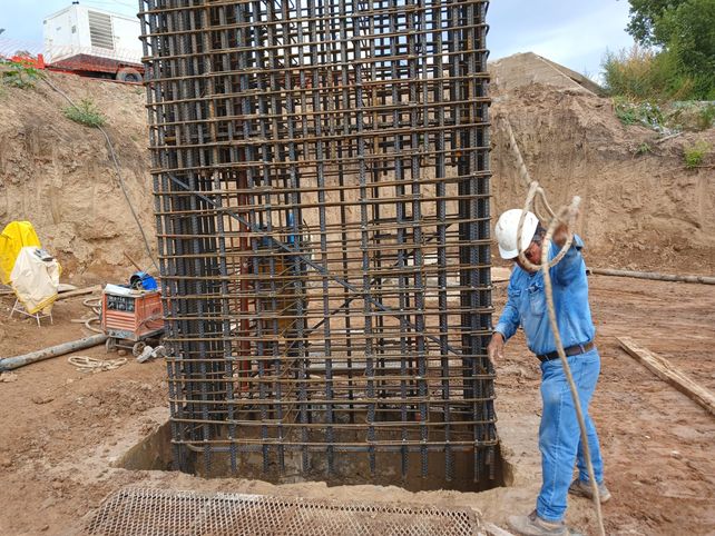 El sistema de defensas en la cascada del Saladillo ya completó el 52 por ciento de la obra proyectada. Será vital para eliminar la erosión retrogradante que ponía en jaque el puente Molino Blanco.
