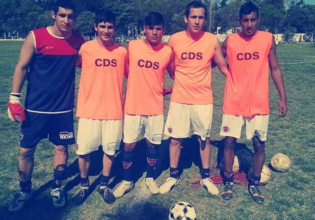 Las promesas. Los chicos firmaron planilla en el encuentro ante Paraná por la octava fecha de la Liga Paranaense.