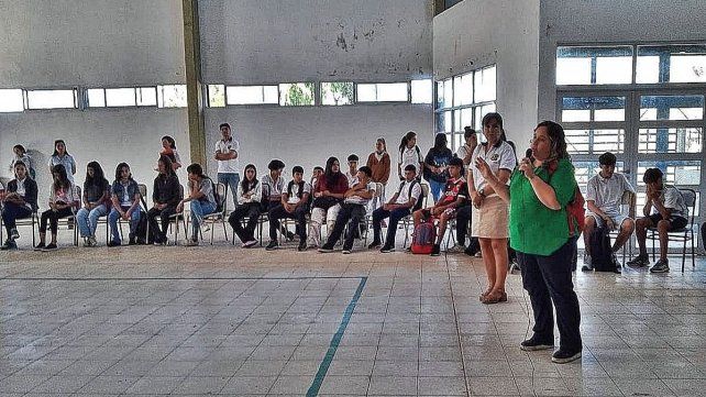 Solicitan que se lleven a cabo una seria de arreglos en la institución secundaria.