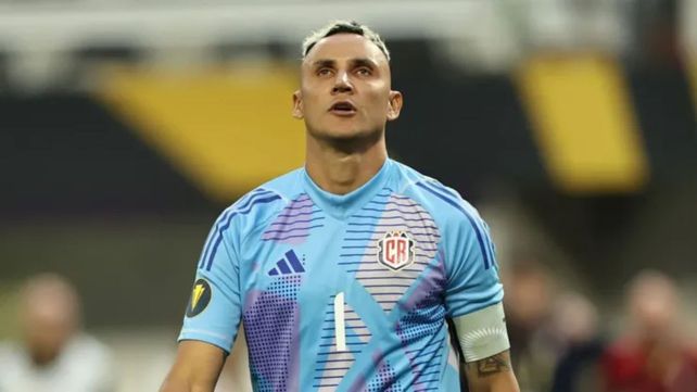 Keylor Navas arribó este viernes a Rosario y se puso a disposición de Cristian Fabbiani.