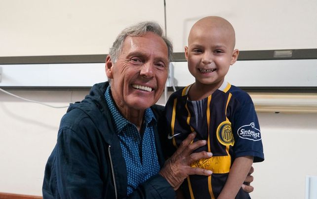 Russo siempre se mostró solidario con quienes lo necesitaban. Tras el título fue al hospital Víctor J. Vilela.