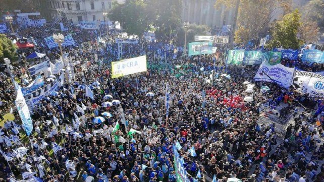La CGT llamó a ponerle un límite a Javier Milei en la marcha por el Día del Trabajador.