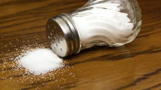 5 alimentos que contienen más sal de lo que creés