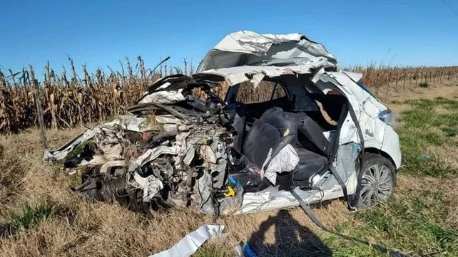 Viajaban a Rosario para ver el clásico: padre y dos hijos murieron tras chocar con un camión Viajaban a Rosario para ver el clásico: padre y dos hijos murieron tras chocar con un camión