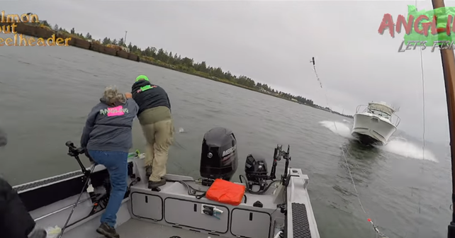 El impactante video que muestra como tres pescadores salvaron su vida de milagro