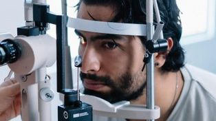 El desafío de la nitidez visual: controles periódicos contra la presbicia y el astigmatismo