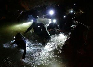 Murió un buzo en el rescate de los chicos atrapados en la cueva
