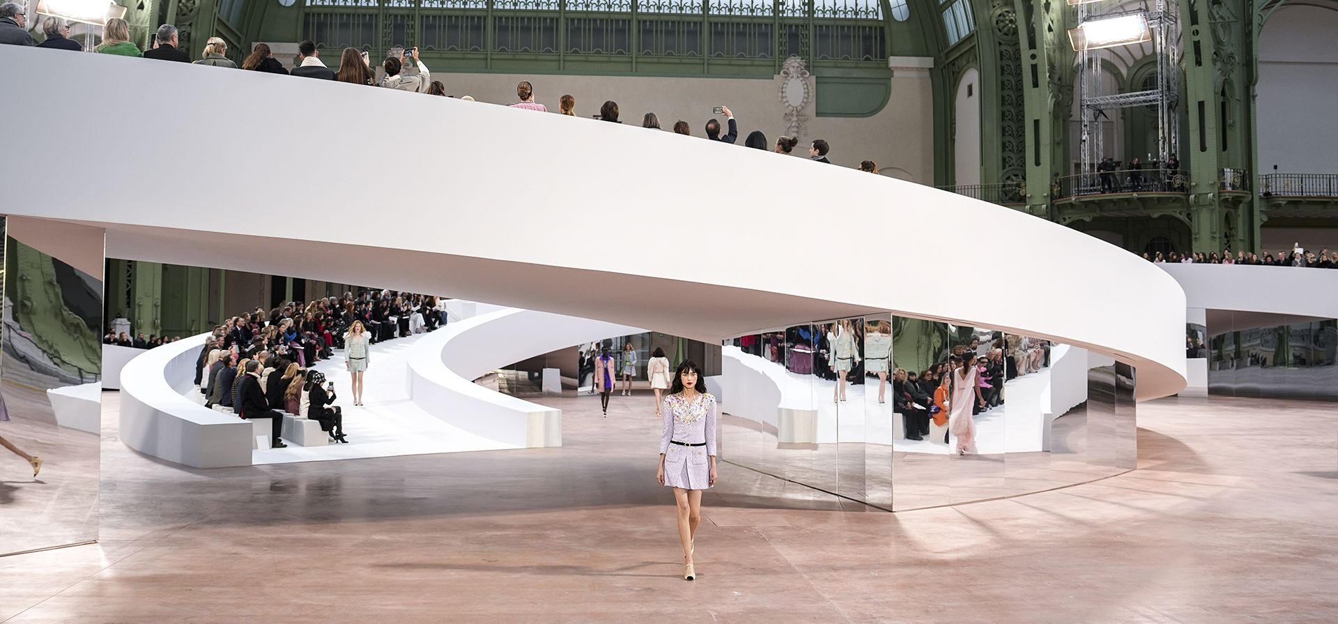 Una modelo luce una creación de la colección Primavera Verano 2025 de Alta Costura de Chanel, que se presentó en París, el martes 28 de enero de 2025. (Foto AP/Lewis Joly). Una modelo luce una creación de la colección Primavera Verano 2025 de Alta Costura de Chanel, que se presentó en París, el martes 28 de enero de 2025. (Foto AP/Lewis Joly).