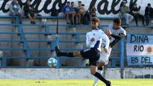Unión se reforzará con dos delanteros ante la salida de Bou