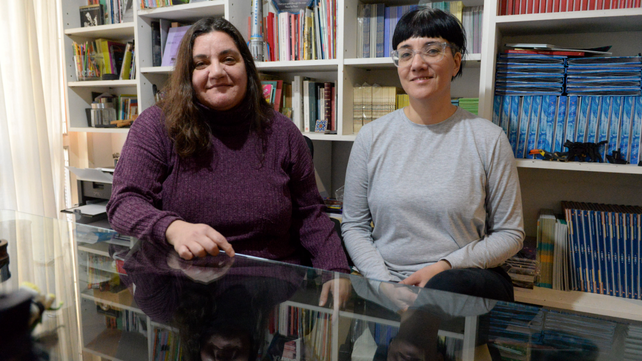 Carolina Musa y Analía Giordanino son las curadoras de la obra que convocó a escritores de toda la provincia.