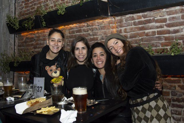 Milagros Flores Correa, Estefanía Scialfa, Melina Canteros y Leilen Cros
