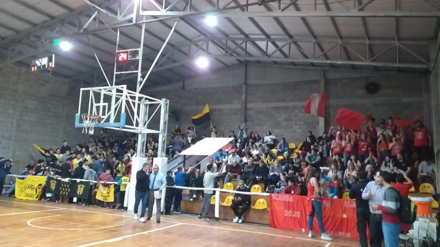 Los simpatizantes de Amancay y Provincial compartieron una misma tribuna, en un ejemplo de armonía.