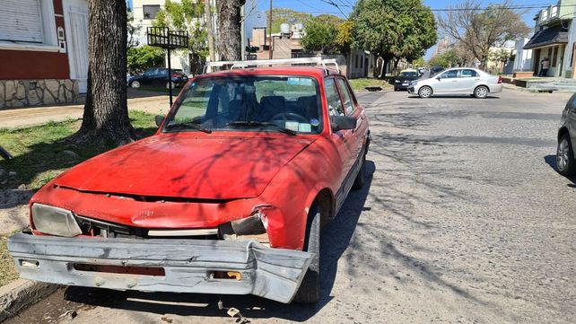 El policía terminó chocando un auto por escapar de un control