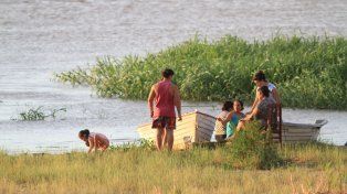 Se hará una capacitación de natación a jóvenes y adultos de puerto Sánchez y entregarán 50 chalecos salvavidas para las embarcaciones