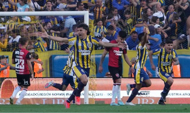 A Malcorra no le entra más felicidad en el cuerpo. Fue el autor del gol de la victoria en un clásico muy apretado.